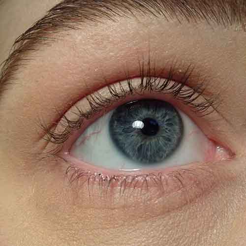 راهکارهایی برای جلوگیری از ریزش مژه‌ها